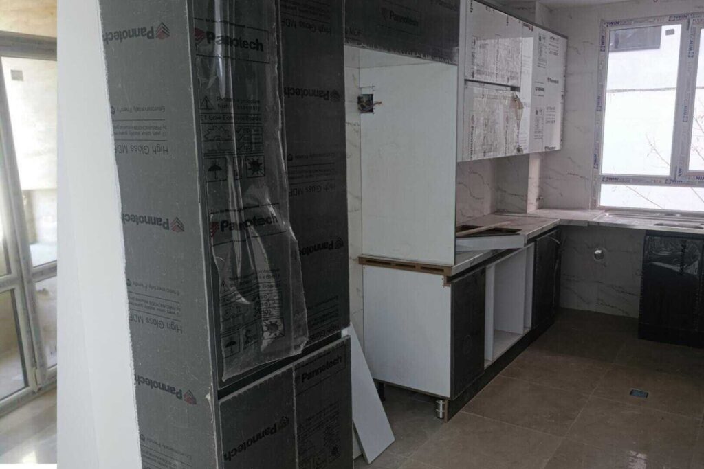 کابینت سفید اجرا شده توسط دکوشاهان